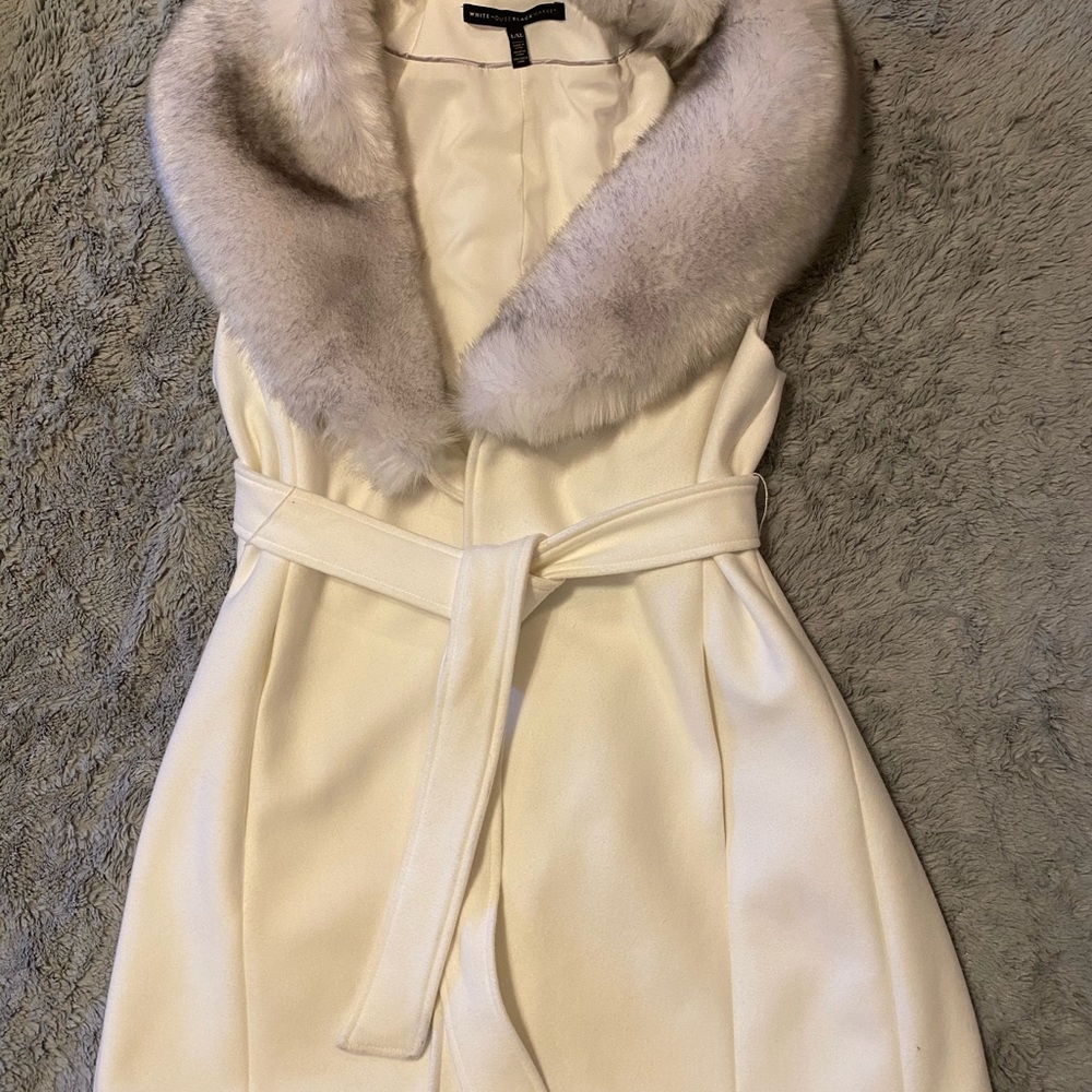 White House Black Market fabric vest fur collar